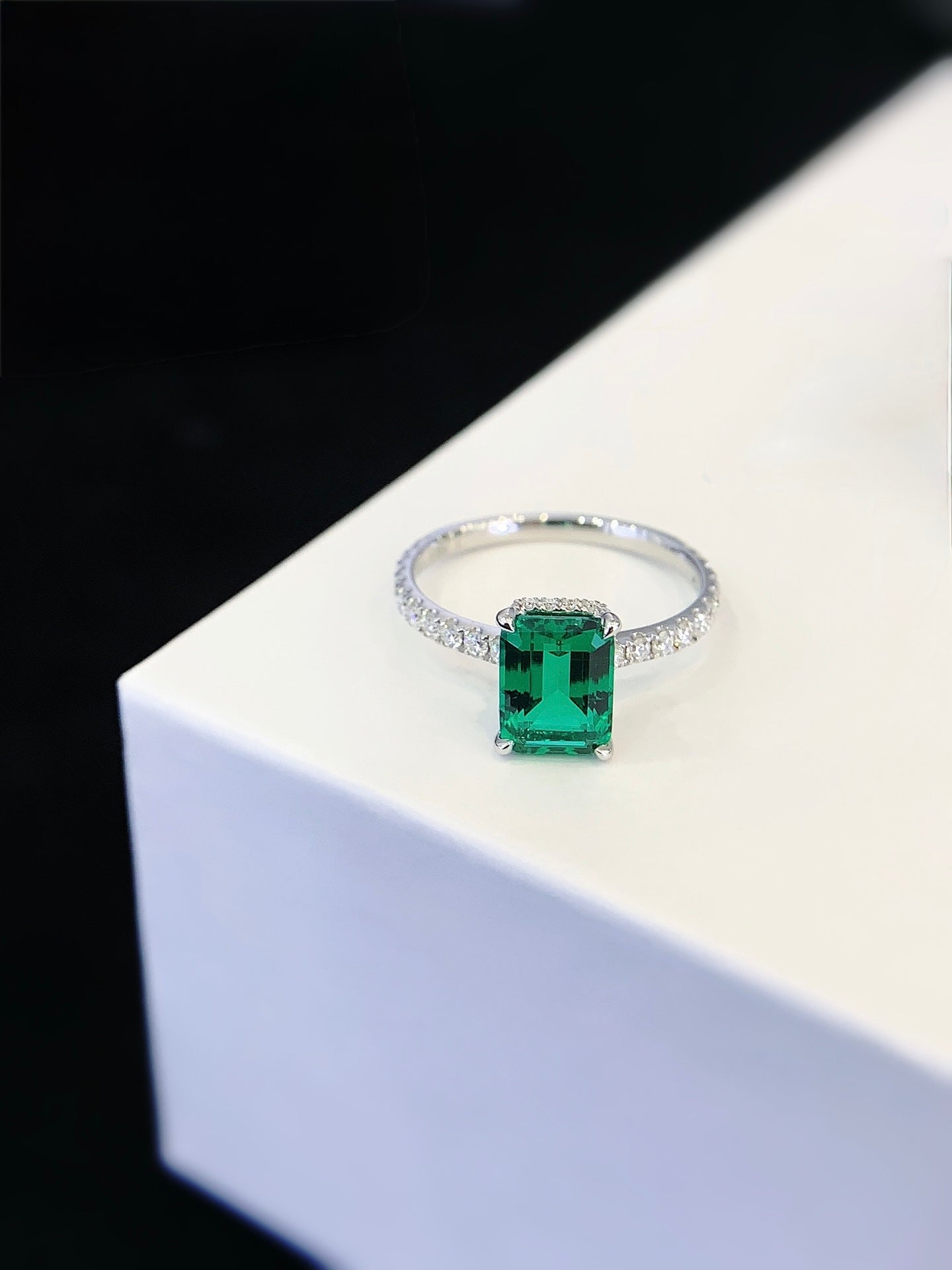 The Emerald stone, 1.39ct Lab-Grown Emerald, 18k White Gold