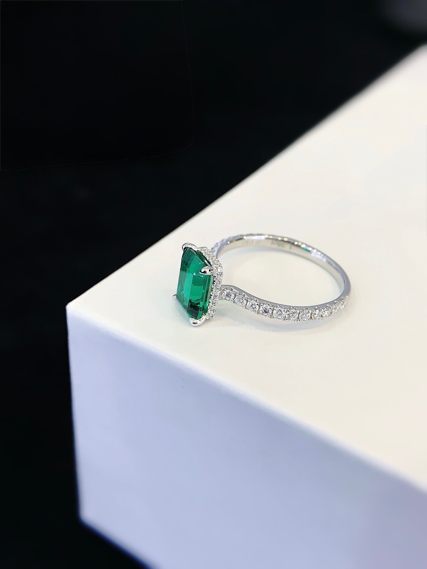 The Emerald stone, 1.39ct Lab-Grown Emerald, 18k White Gold