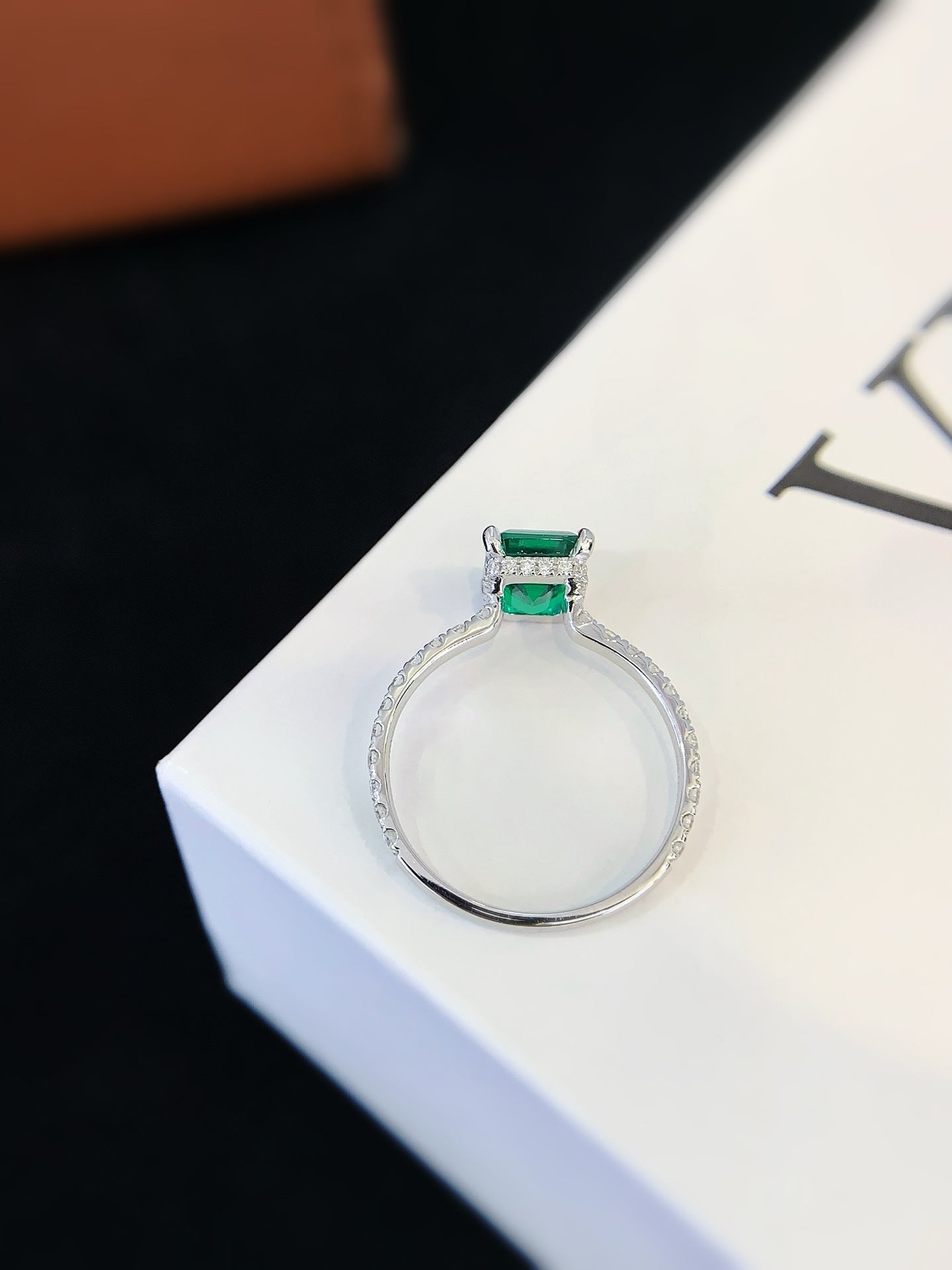 The Emerald stone, 1.39ct Lab-Grown Emerald, 18k White Gold