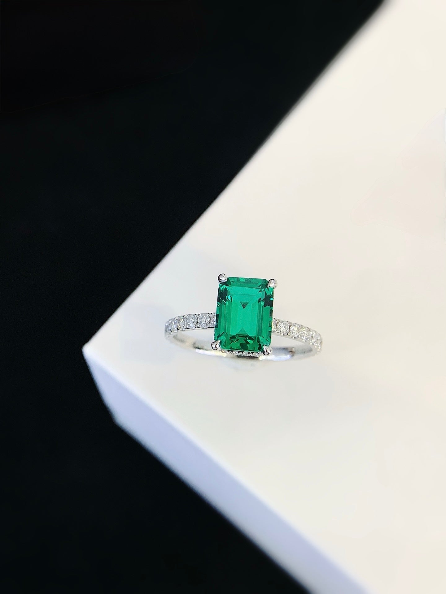 The Emerald stone, 1.39ct Lab-Grown Emerald, 18k White Gold