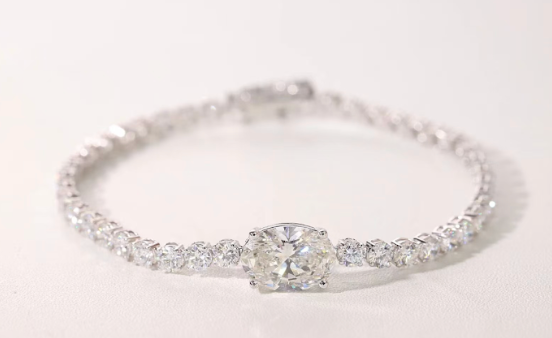 Oval-Cut Diamond Main Diamond Tennis Bracelet