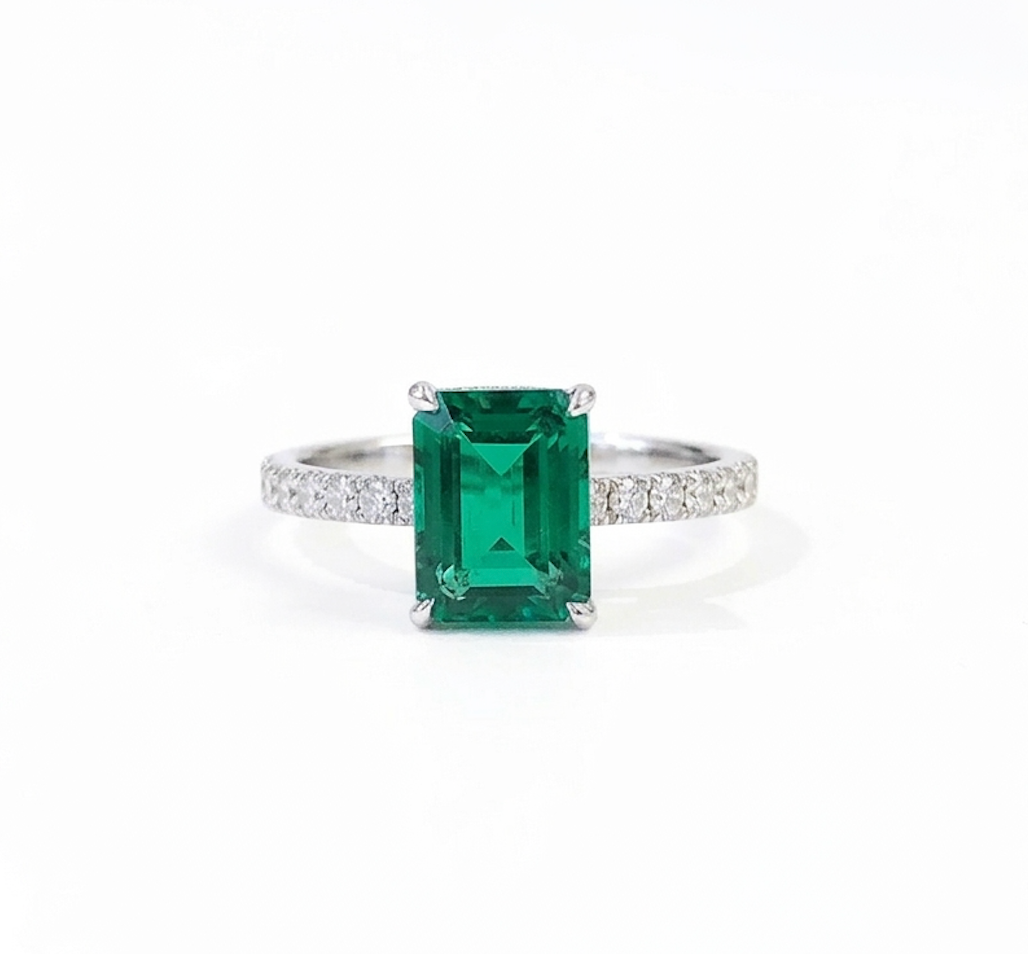 The Emerald stone, 1.39ct Lab-Grown Emerald, 18k White Gold